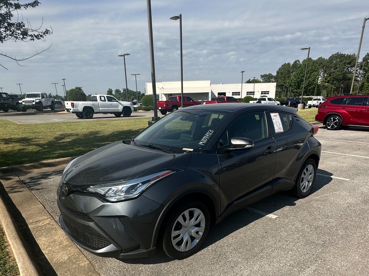 ToyotaNWA's tweet photo. SUVs don't have to be giants. We've got all shapes &amp; sizes to fit your needs, like this Honda HR-V. 👏🙌 
https://t.co/mwVo3vVDDH https://t.co/2lo6aP5xVt