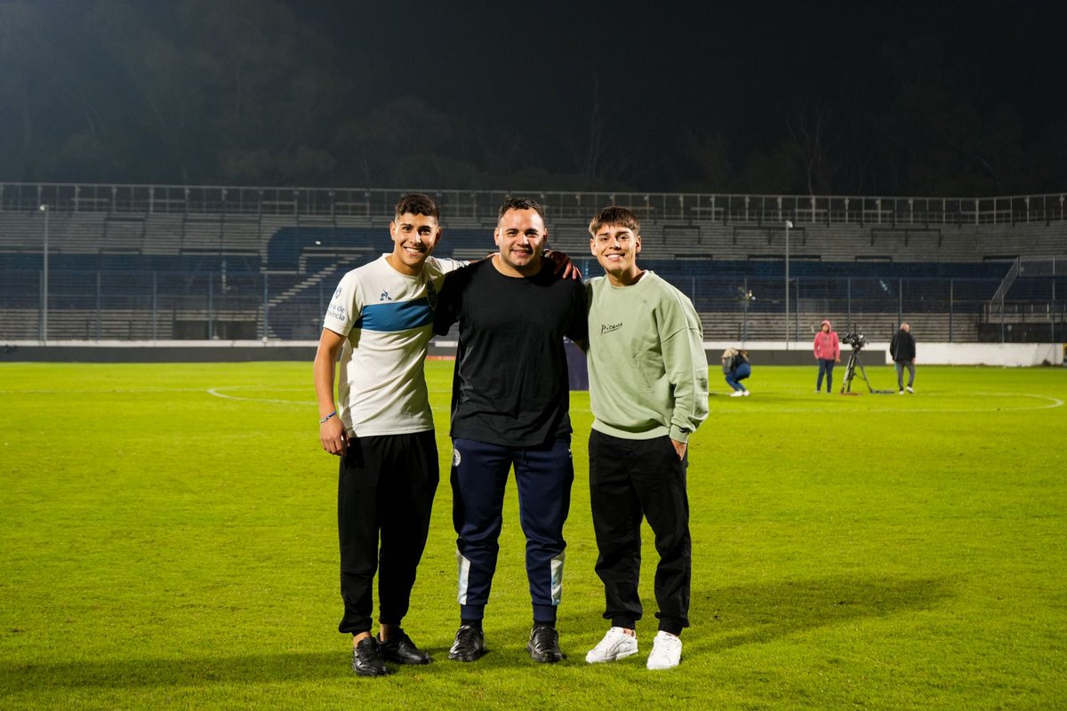 Mis hermanos ❤

<a href="/benjaaloopez/">benjiii</a> 
<a href="/BenjaDomingue19/">Benja</a> 
#GELP