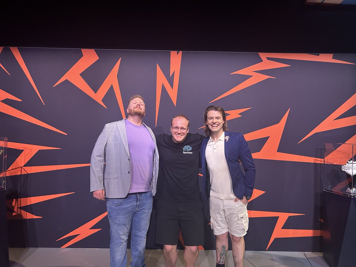 ZombieJacob58's tweet photo. Amazing weekend in Berlin and at the LEC studio, some banger games, and it was a pleasure meeting some of the people who put on a great show 🥰 @DagdaCasts @Quickshot @Vedius @Caedrel https://t.co/FbG5PcdqdX
