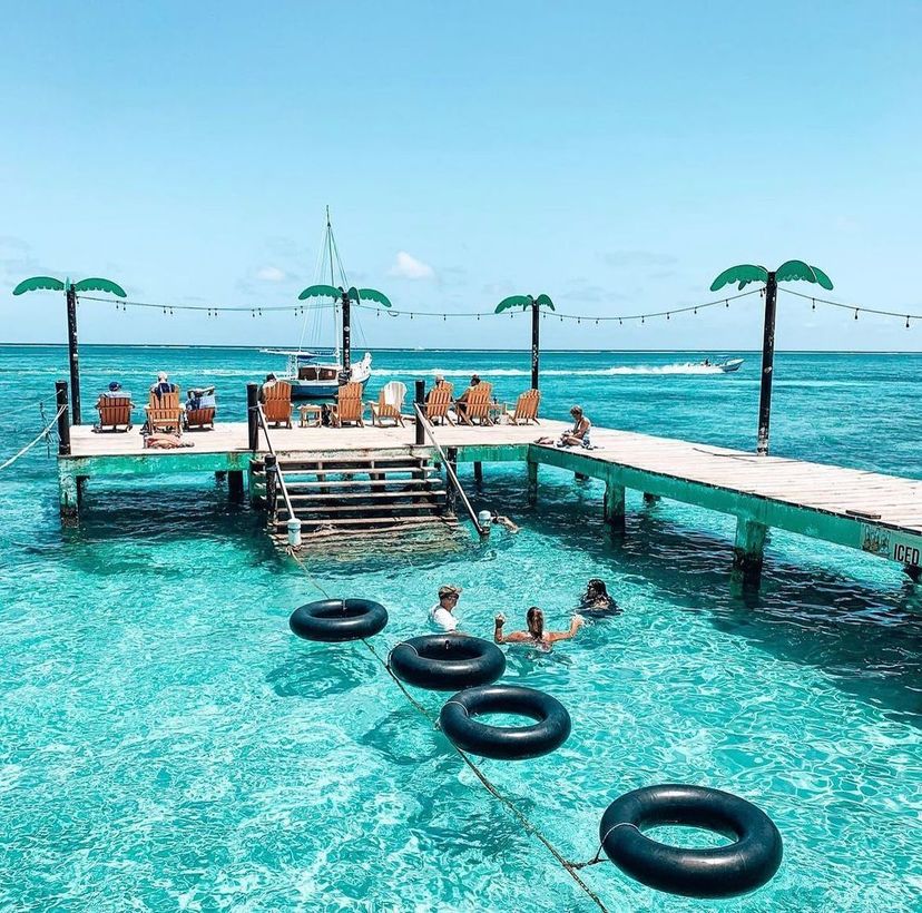 belizehub's tweet photo. Kickstart your week with an invigorating ride on inflatable tubes amidst the pristine waters of Ambergris Caye🌊🌴
📸: @sunbreezebelize
.
.
.
.
.
#BelizeHub #TravelBelize #AmbergrisCaye #SanPedroBelize #IslandVibes #BelizeAdventure #IslandTime #UnBelizeable https://t.co/Unzv2Z9cOP