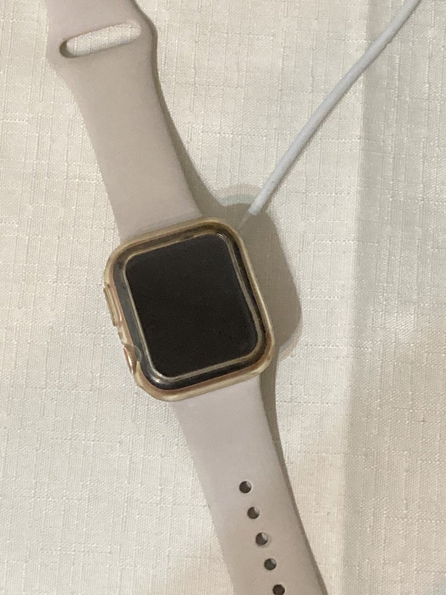 youchan479's tweet photo. 久しぶりの投稿
#Apple Watch の
画面が消えた
充電できる
目覚まし鳴る
何が起きたてるんでしょう？
#Apple Watch  #不具合 https://t.co/nbmDvFtvFl