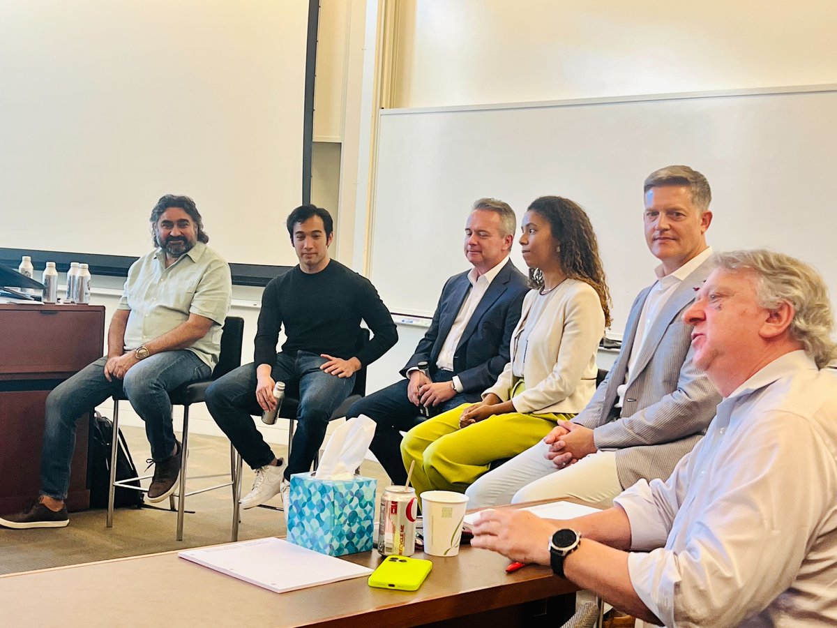 Our Parspec team attended the dy/dx program at @StanfordGSB. We connected with entrepreneurs, learned from top professors, and explored topics like vision, communication and more. Thanks to @garthsaloner, @annebeyer, @sachaledan, @scottbrady, @joshrapperport #innovationendeavors