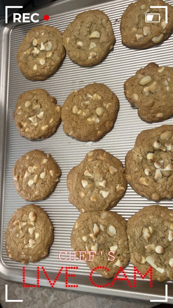 HisMainChickDuh's tweet photo. #InMyLane
#DoinMyThang
#ChefBam 

#YaFavoriteCookieLady https://t.co/O6ibEhy5t2