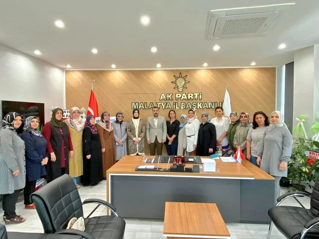 akadinyesilyurt's tweet photo. AK Pari Malatya İl Başkanlığına asaleten atanan Sayın Namık Gören Başkanımızı  ziyaret ederek hayırlı olsun dileklerinde bulunduk.
Muvaffakiyetler diliyoruz. https://t.co/UYoHQsmuOS