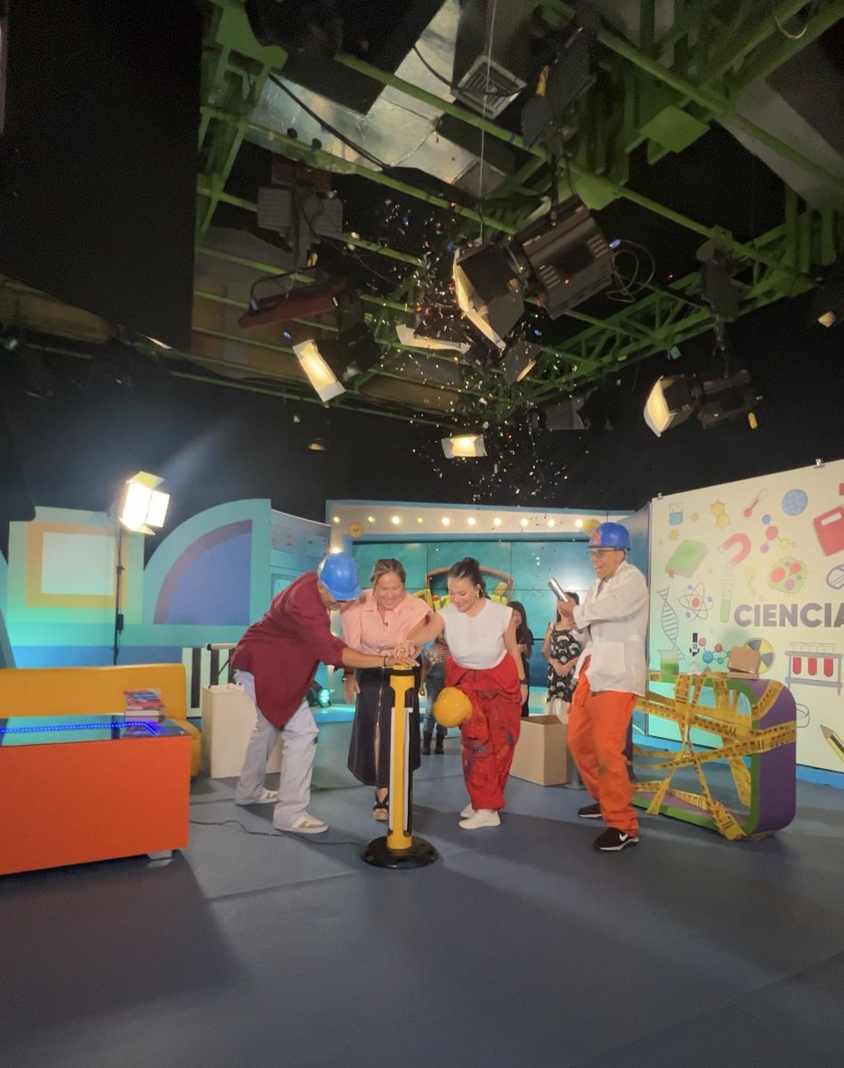 AmandaJaimesM's tweet photo. Es oficial 💜 A @CanalTRO, llega uno de los programas más esperados por nuestra audiencia, Pizarrón Mágico, el proyecto que le apuesta a la educación y  la diversión en familia. Nos vemos todos los lunes, miércoles y viernes a las 4:00 Pm @Ministerio_TIC @MauricioLizcano https://t.co/j8ZdROI5H2