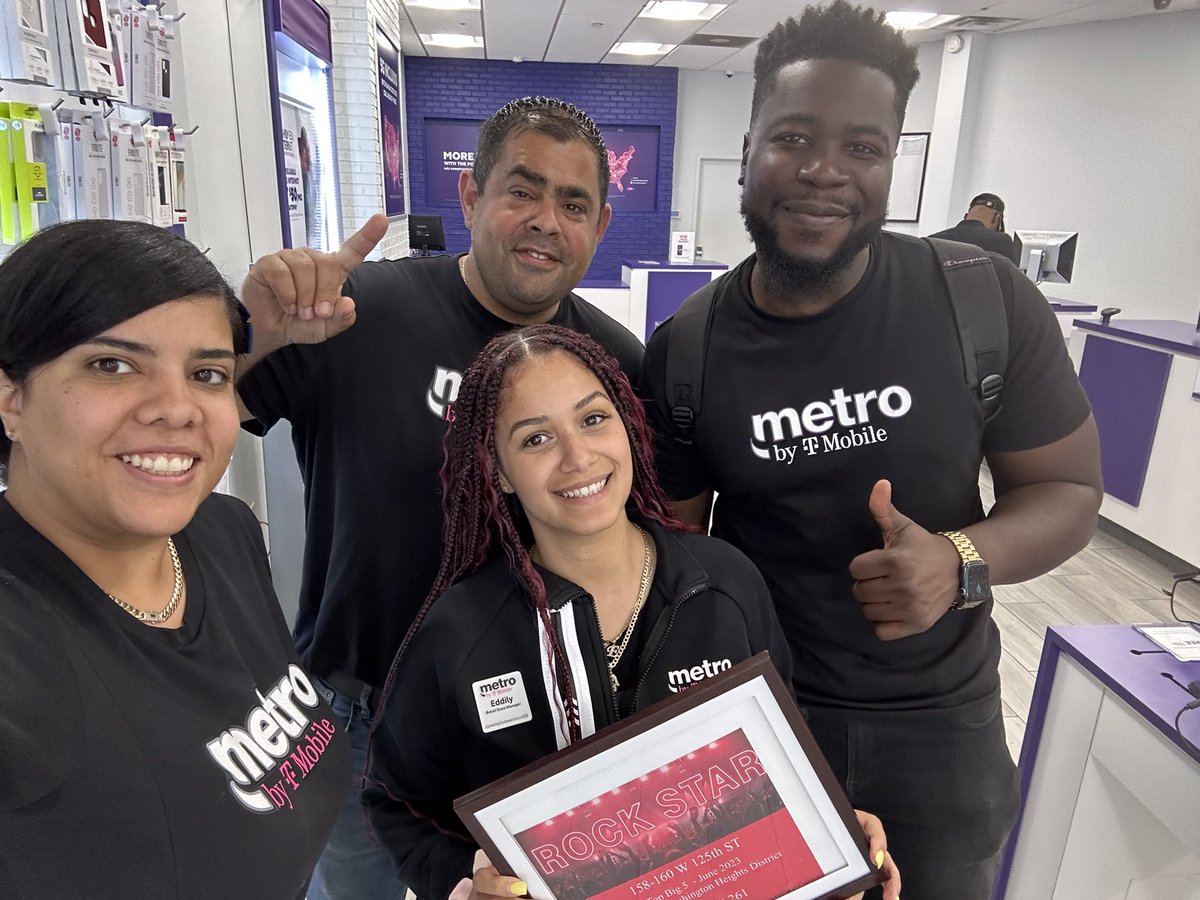 ✨Congratulations 125th team! #1 store in the district. #WinTheHeights