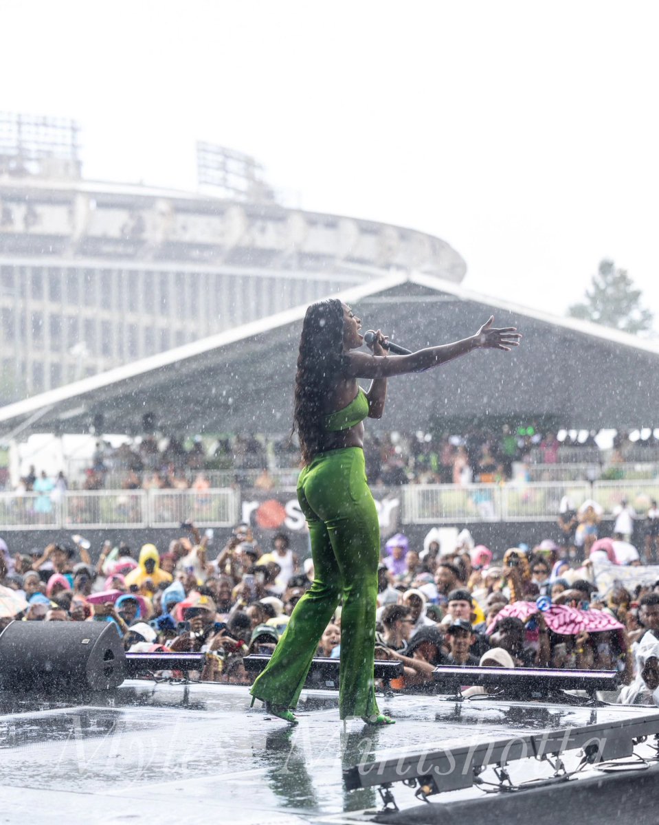 MMinishotta's tweet photo. @TheRealCocoJ brought the rain to #BCFEST23
#Minishotta
#WorldsYoungestPhotographer https://t.co/Dn2GCV7JoP