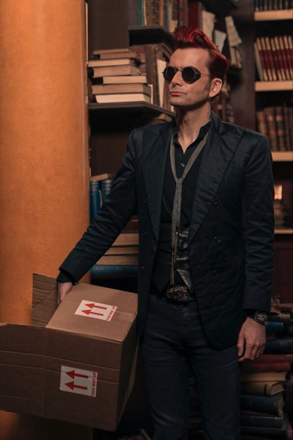 GoodOmensNews_'s tweet photo. New photo of David Tennant as Crowley in Good Omens 2 😈

#GoodOmens #GoodOmens2 #DavidTennant https://t.co/RYv39YeD3s