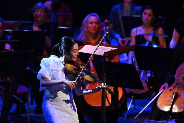 bbcproms's tweet photo. A brilliant night of music here @RoyalAlbertHall from @BBCPhilharmonic and @BomsoriKim conducted by Anja Bihlmaier, featuring the music of Samuel Coleridge-Taylor, Bruch, Brahms and Bartók 👏 Bravo! #bbcproms https://t.co/yZJPnY6POn