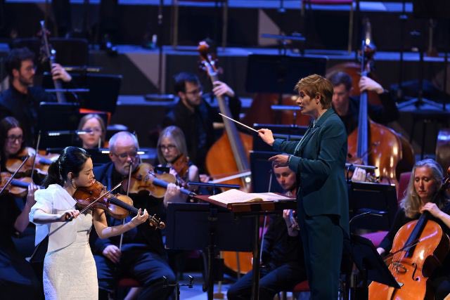 bbcproms's tweet photo. A brilliant night of music here @RoyalAlbertHall from @BBCPhilharmonic and @BomsoriKim conducted by Anja Bihlmaier, featuring the music of Samuel Coleridge-Taylor, Bruch, Brahms and Bartók 👏 Bravo! #bbcproms https://t.co/yZJPnY6POn