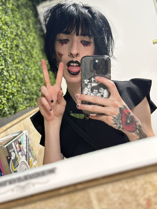 Goths in the bathroom @dommydemonic https://t.co/Ofkgcmr9SW<a class="tags" target="_blank" title="On Twitter" href="/?out=eyJ0eXAiOiJKV1QiLCJhbGciOiJIUzUxMiJ9.eyJpYXQiOjE3MjIwNzA0ODQsImlzcyI6InR3cG9ybnN0YXJzLmNvbSIsIm5iZiI6MTcyMjA3MDQ4NCwiZXhwIjoxNzUzNjA2NDg0LCJyZWRpcmVjdF91cmwiOiJodHRwczovL3R3aXR0ZXIuY29tL2RvbW15ZGVtb25pYyJ9.mkxdzweMFkQiZV-wxIZ5i2oK0CmWzePGFvRqu2lTVagQLRvT_YPhlzvS3eYh5uDgg8rvqTNLj_cxuN7zjtiolQ">@dommydemonic</a><a href="/tag/mvsales"class="tags"><span>#mvsales</span></a><a href="/tag/mvtrans"class="tags"><span>#mvtrans</span></a>