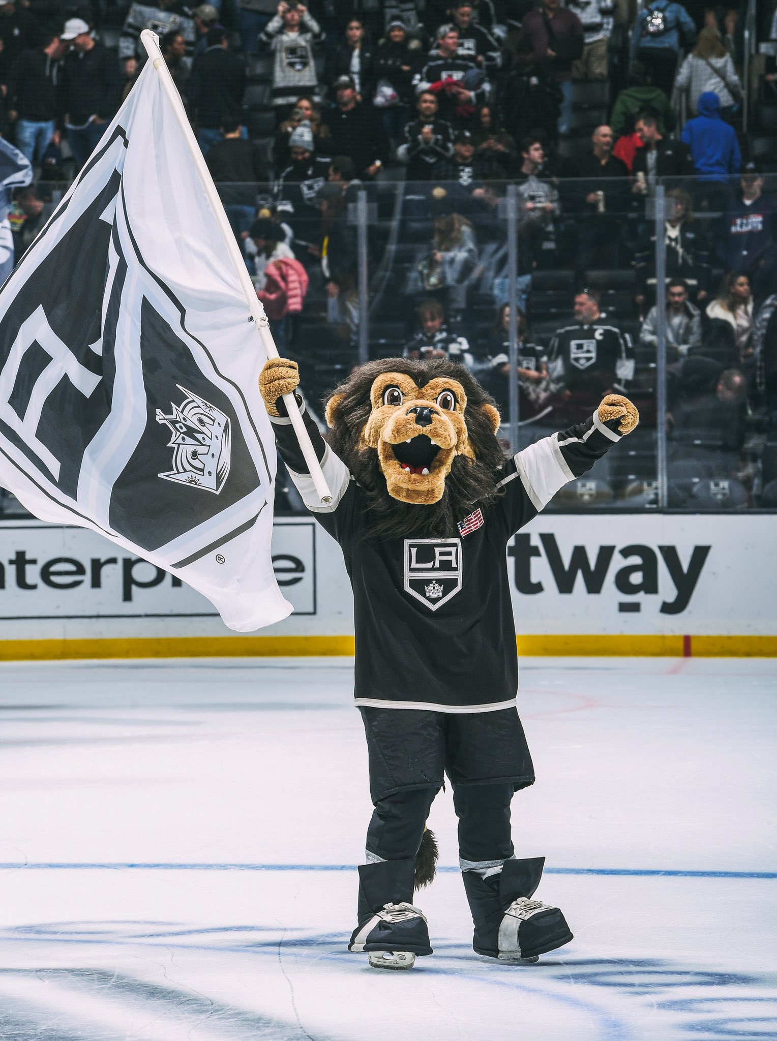 kings hockey mascot