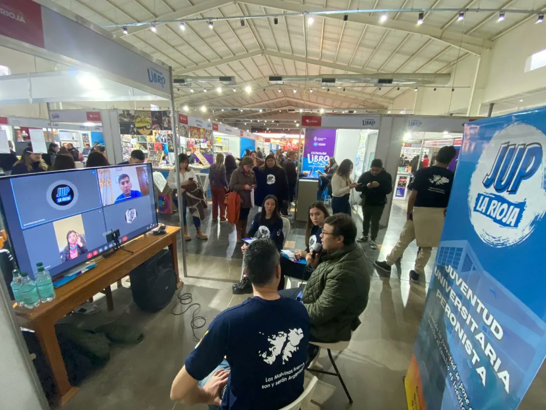 La JUP presente en la XXI Edición de la Feria del Libro,en una entrevista con autoridades de la <a href="/JUPNacionalOK/">Mesa Nacional JUP</a> <a href="/RickyCuellar89/">Ricky Cuellar</a> <a href="/Juarezethel/">Palacios Ethel</a> y la presencia del destacado referente de la JUP <a href="/ErnestoHarry/">ernesto perez</a> 
Agradecemos la participación de cada uno de ellos en esta magnífica  charla