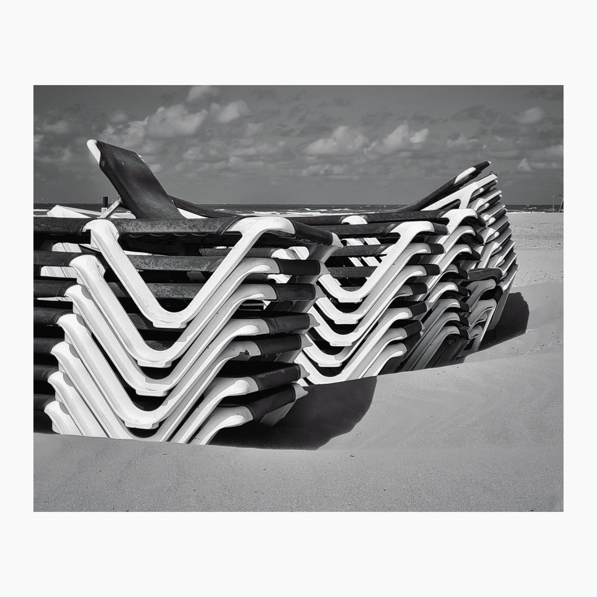 heijnisschipper's tweet photo. Beach beds 1
.
#summeratsea #summer #beachbed #sunbed #aloha #wijkaanzee #zeezucht #zeezicht #Beach #strand #maandagwazdag #happy #zw https://t.co/gj3YsnHW4Q