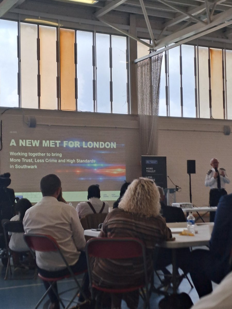 Great to meet spend the evening with lots of community leaders, residents and partners to listen to the MET Police's new policing plan. Some amazing speakers, ideas and experiences being shared. #anewmetforlondon #newstart #partnership  @MPSSouthwark @lb_southwark