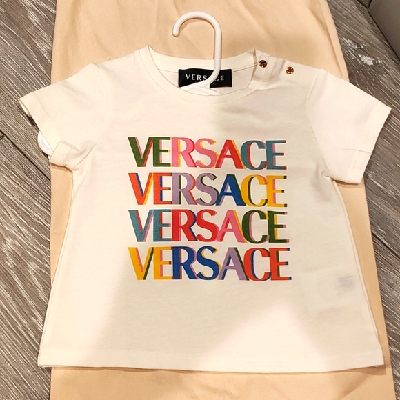 Cyndith's tweet image. So good I had to share! Check out all the items I'm loving on @Poshmarkapp #poshmark #fashion #style #shopmycloset #versusversace #versace: posh.mk/dwsP3ZZRiBb