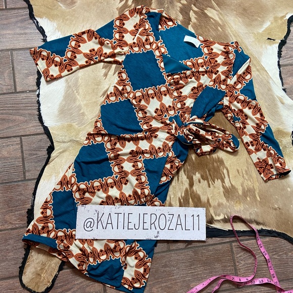 Lexisplussizes1's tweet photo. So good I had to share! Check out all the items I'm loving on @Poshmarkapp #poshmark #fashion #style #shopmycloset #newyorkcompany #veronicabeard: https://t.co/O7wBp8xQgR https://t.co/G5AZOYyaOj