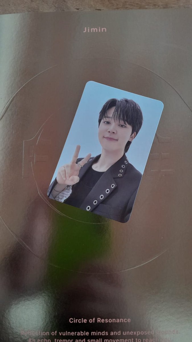 QuellSH's tweet image. Feedback mega positivo para @taejoonstore que fez uma ceg super tranquila e trouxe esse Card maravilhoso pra mim. Esse card é perfeito,obrigado pela venda amore,chegou embalado e protegido 💜