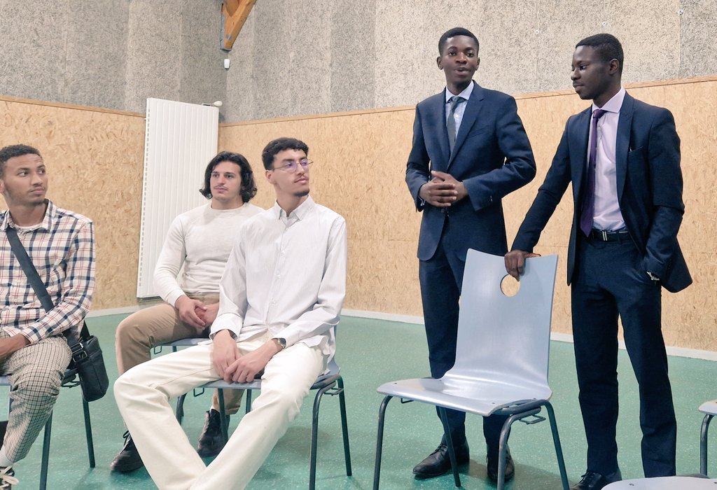 ophelie_oise60's tweet photo. Ravie d'avoir participée,avec des comités Horizons 60 à ce forum organisé par Renaissance sur des❓️de jeunesse,de citoyenneté,de parentalité,de justice.Des échanges riches où la jeunesse a pu livrer sa lecture sur les événements dont nous devons absolument en tirer les leçons! https://t.co/iskjUVyxaQ