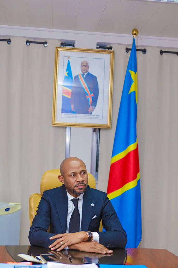 PatrickMuyaya's tweet image. #RDC : « Désormais plus aucun paiement du trésor ne sera effectué au guichet de la Banque Centrale », l’une des mesures phares prises au terme d’une réunion spéciale tenue par le Président de la République sur la situation du franc congolais. #BriefingHebdomadaire avec mon…