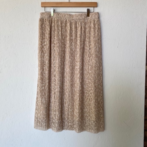 Mitch06250697's tweet photo. So good I had to share! Check out all the items I'm loving on @Poshmarkapp #poshmark #fashion #style #shopmycloset #mango #mng: https://t.co/Uag9lPhnY1 https://t.co/8niC0zzsKd