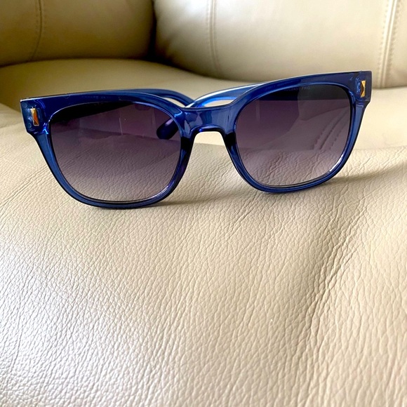 4thstfinds's tweet photo. So good I had to share! Check out all the items I'm loving on @Poshmarkapp from @posh_KitYarrish @platinumheart__ #poshmark #fashion #style #shopmycloset: https://t.co/cjTxQbiuv3 https://t.co/QOXfiet0VO