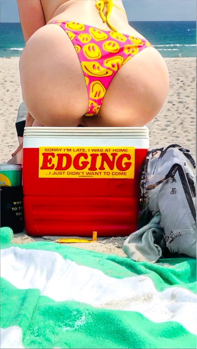 Beach Day!!! 🏖️👙☀️ https://t.co/K24fQWr2fX<a href="/tag/realloyalfans"class="tags"><span>#realloyalfans</span></a>