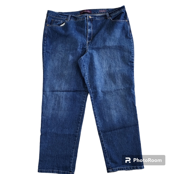 OvroCathrine's tweet photo. So good I had to share! Check out all the items I'm loving on @Poshmarkapp from @karen_jackson10 #poshmark #fashion #style #shopmycloset #7forallmankind #gloriavanderbilt #michaelmichaelkors: https://t.co/S5We5rYc0L https://t.co/UJ6bHk4YjT