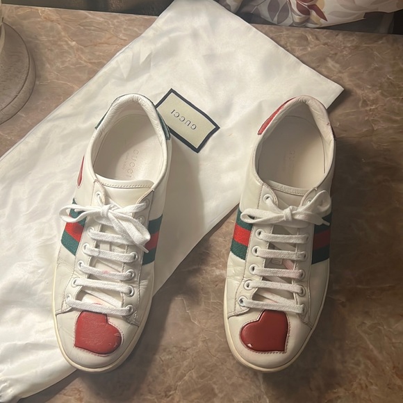 So good I had to share! Check out all the items I'm loving on <a href="/Poshmarkapp/">Poshmark</a> #poshmark #fashion #style #shopmycloset #coach #gucci: posh.mk/CMMZ6cbsiBb