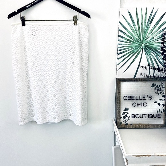 SHansgaard's tweet photo. So good I had to share! Check out all the items I'm loving on @Poshmarkapp from @cbellechic #poshmark #fashion #style #shopmycloset #gap #doncaster #sanctuary: https://t.co/oNvOVAnvsd https://t.co/u2CzMnzmDS