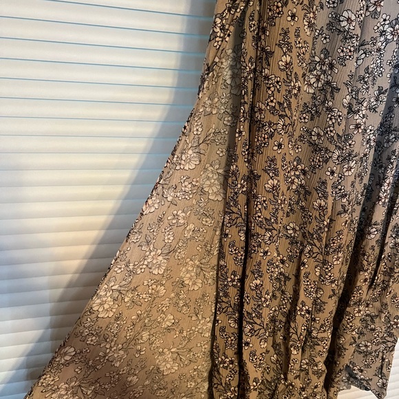 atkinsonr2020's tweet photo. So good I had to share! Check out all the items I'm loving on @Poshmarkapp #poshmark #fashion #style #shopmycloset #sincerlyjules #prettylittlething: https://t.co/MqsKfCXP2x https://t.co/FLgqtCFLXn