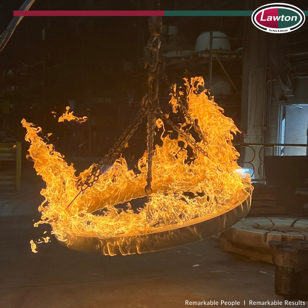 Narya: The ring of fire. Happy Molten Monday crew!

#narya #ringoffire #ring #fire #washing #casting #castings #metal #remarkable #moltenmonday #foundry #lordoftherings #heat