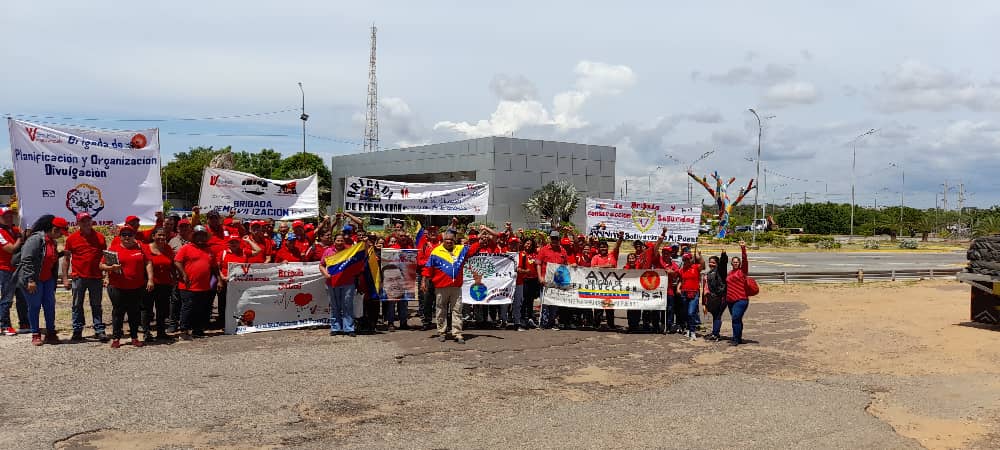 vgutierrez000's tweet photo. ASAMBLEAS CON LOS VIVIENDOS  VENEZOLANOS DE LA AVV VILLA BOLIVARIANA MI PUENTE UN PROYECTO DIGNO DE UNA CLASE  OBRERA  PRESIDENTE @NicolasMad LISTO Y CERTIFICADO  PARA SU CONTRUCCION POR EL FMH DE HABITAT Y VIVIENDA @IMVillarroel1  
VICTOR GUTIERREZ https://t.co/sy2jhtaDly
