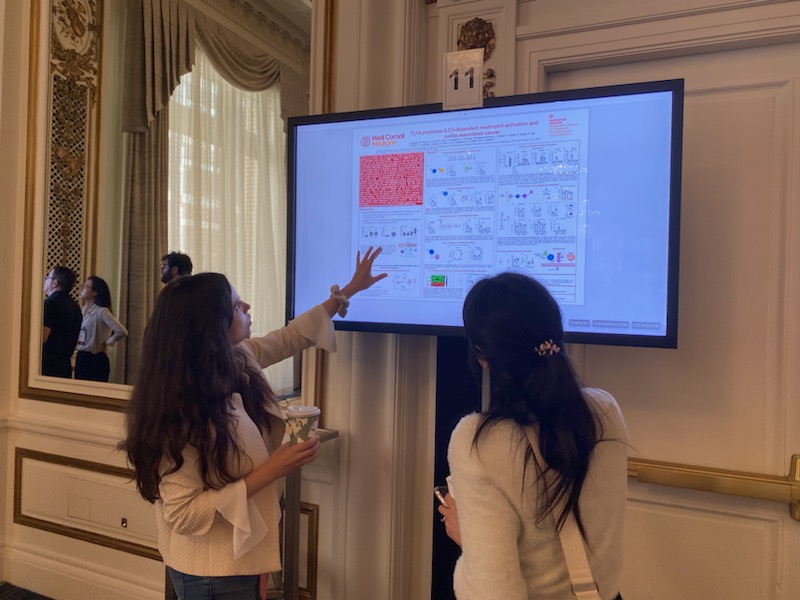 Super happy to see the very talented Silvia from @RandyLongman lab presenting her awesome work at #InnovationsSymposium23 @KR_Foundation! Also be on the look out tomorrow for a poster at monitor #6 from our very own @d_awesome_kim pictured here as well! @WCM_IMP #IBD