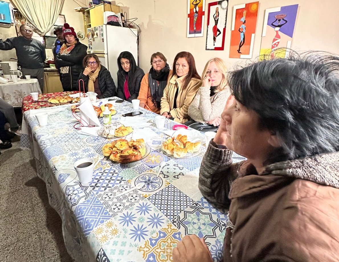 SoherElSukaria's tweet photo. Para que los cordobeses vivan mejor, sabemos lo que falta en cada barrio de la ciudad. Tenemos un gran equipo con responsabilidad y compromiso para que #Córdoba pase al #ProximoNivel.
¡Gracias a los vecinos de b° Yapeyu por invitarnos! 🙌 https://t.co/d8dmm89jhq