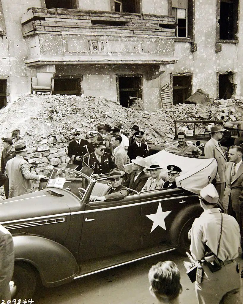 Second World War tweets from 1941 tweet media