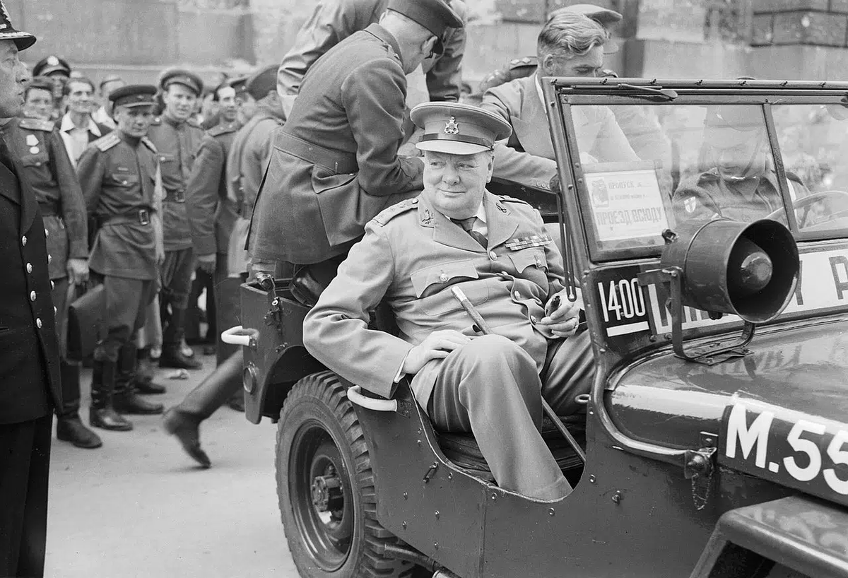 Second World War tweets from 1941 tweet media