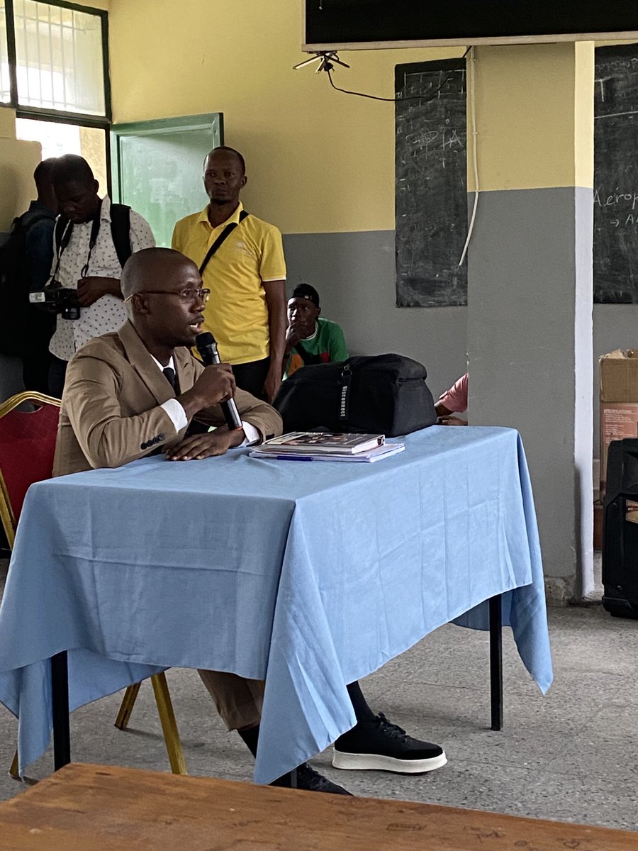 FUTILUEMBA44's tweet photo. Le mémoire de l’étudiant LUEMBA FUTI Exaucé est reçu par le jury. Merci Papa pour tout. A ta mémoire LUEMBA FUTI Julien. https://t.co/q9WZZEb0rA