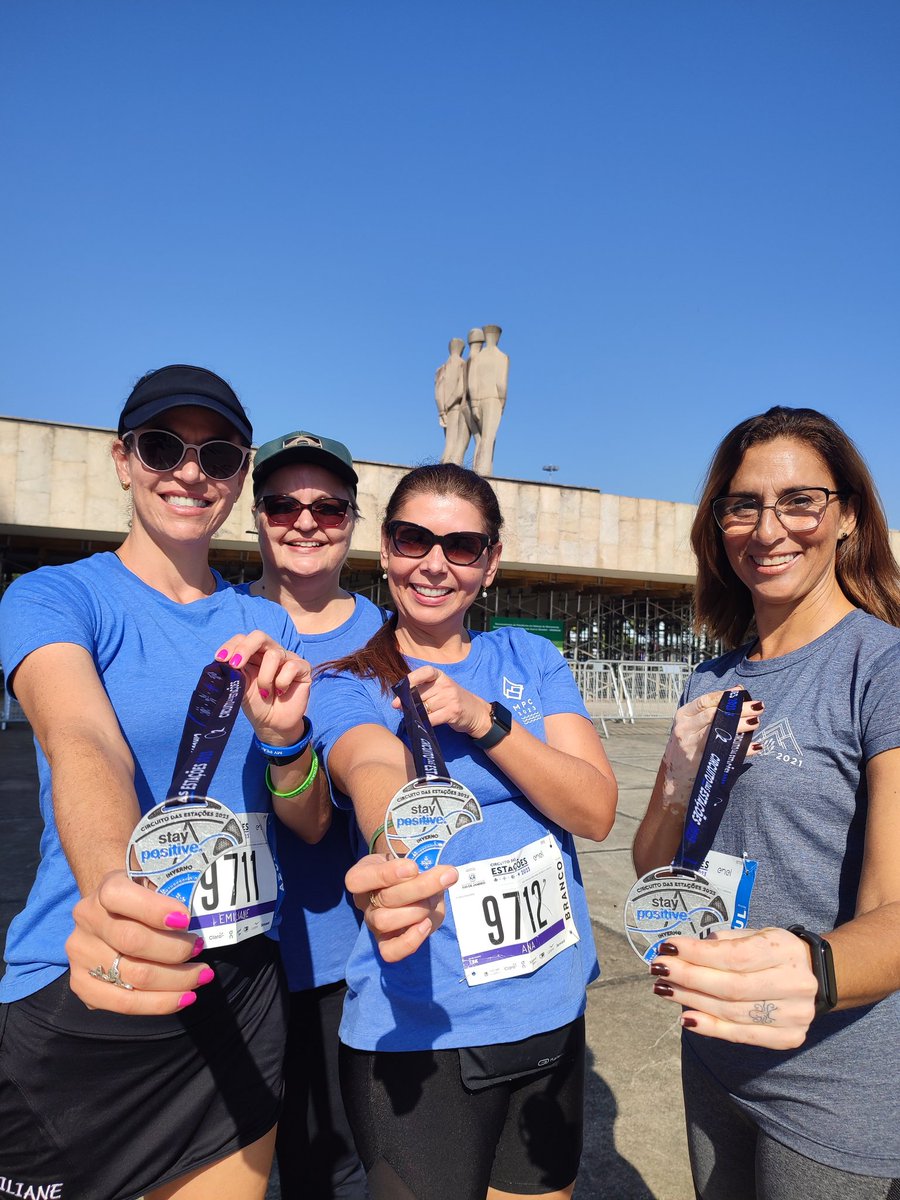 AlmeidaEmiliane's tweet photo. #peakermeetup
Meeting of peakers in Brazil for a street racing competition.
Circuit of the Stations 2023/ Winter Stage.
@SamHeughan
@MyPeakChallenge 
#MyPeakChallenge 
Siomara
Ana Carla
Maristela https://t.co/IBk8PkKzSp