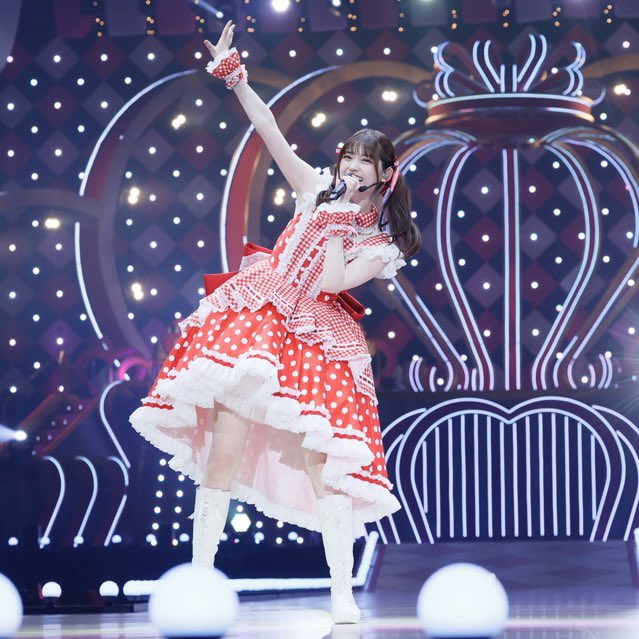 tomisatonaos's tweet photo. [♡] some of my favorite idol graduation dresses!

- a quite long thread https://t.co/ljresBgdZ8