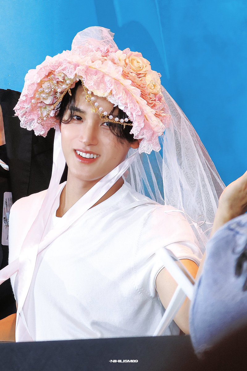 mingyu pics tweet media