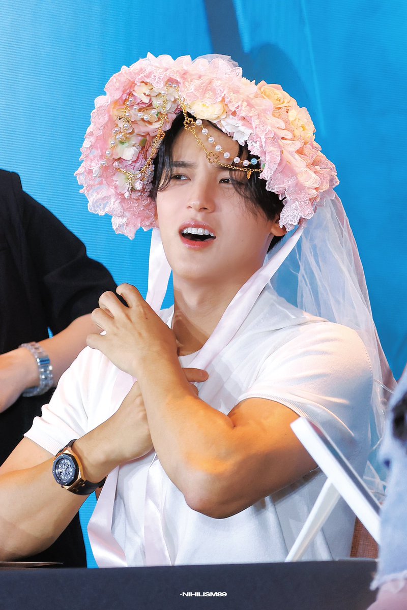 mingyu pics tweet media