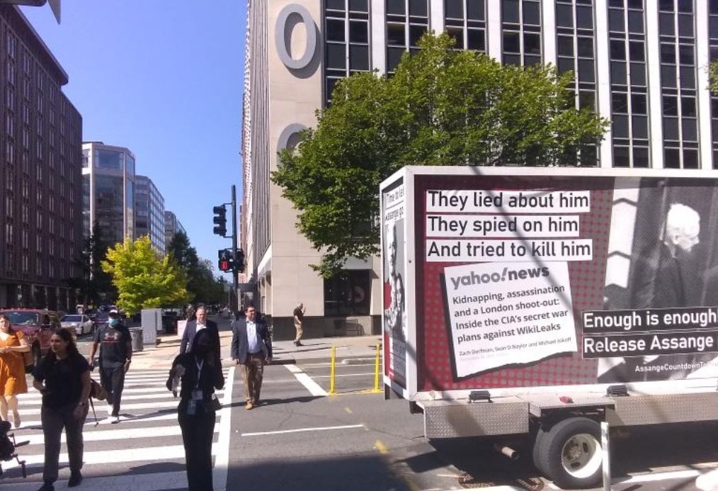 CredicoRandy's tweet photo. Çatch the ubiquitous Assange DC mobile billboard truck summer offensive on Friday
Join us and learn more https://t.co/fOXxWPcYdo https://t.co/To7cek76Ou