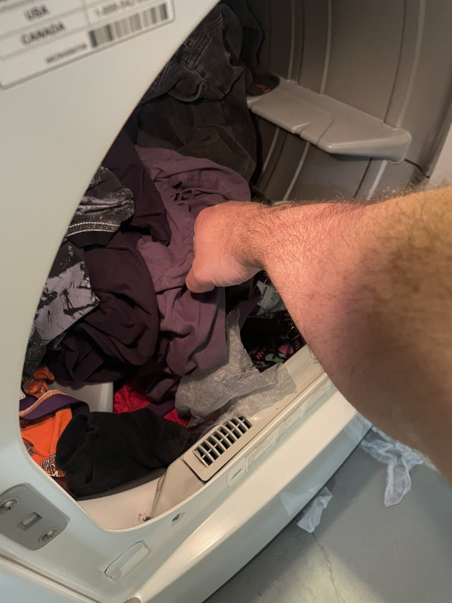 brovercast's tweet photo. I do t get it. There’s LITERALLY nothing to get stuck on #LG #SAMSUNG #frigidaire? https://t.co/pYhmhECZNL