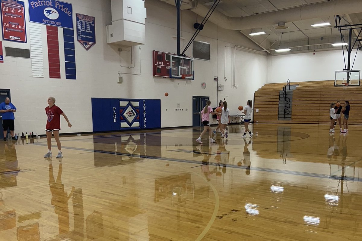 threesandd's tweet photo. Ton of work getting done in #JulyOpenGym….
#GymFull #PDQ https://t.co/iLb8cqQnBK