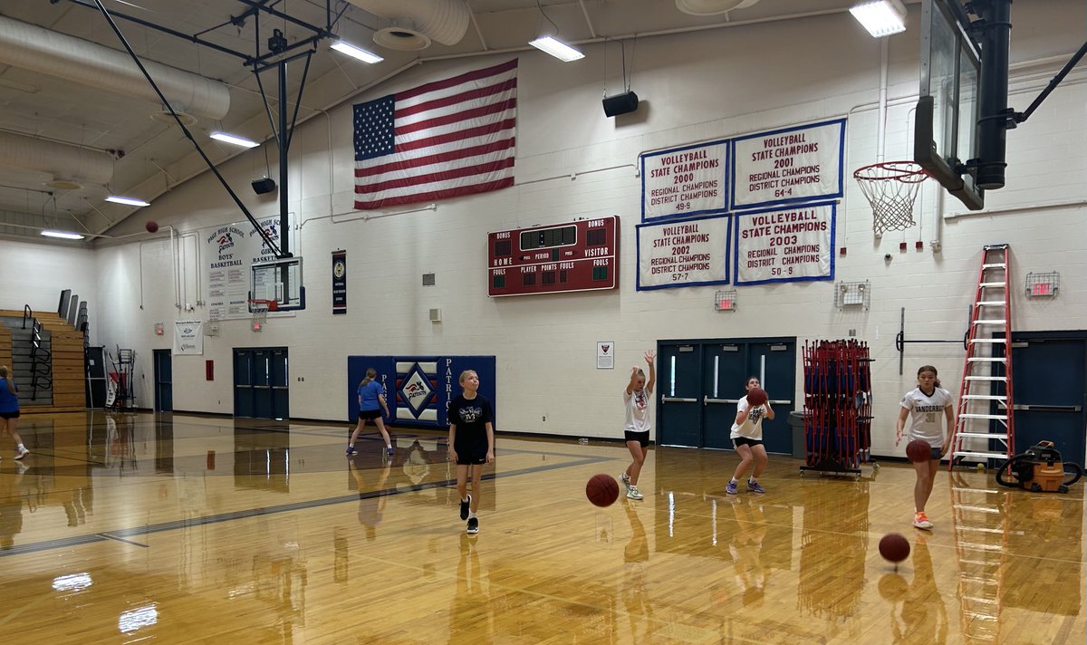 threesandd's tweet photo. Ton of work getting done in #JulyOpenGym….
#GymFull #PDQ https://t.co/iLb8cqQnBK
