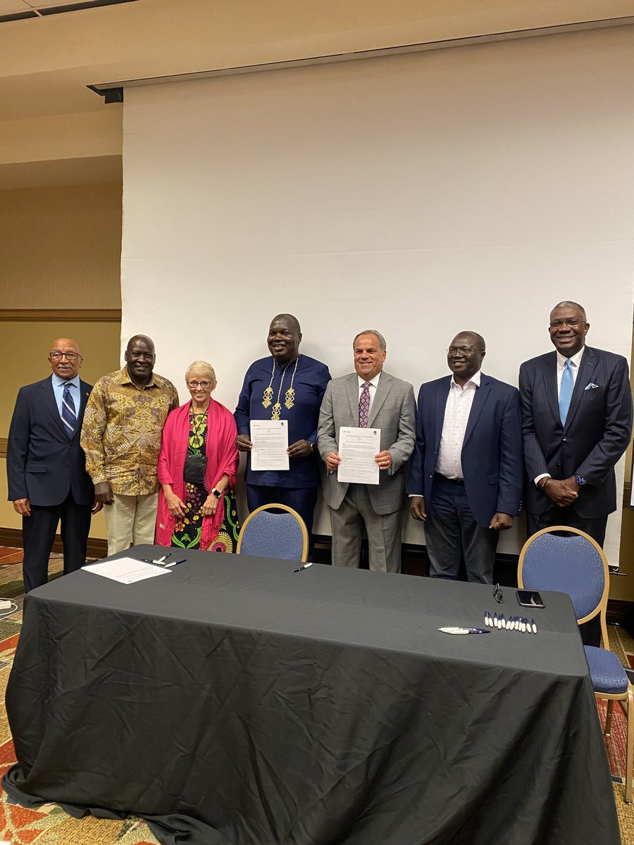 TruStage's tweet photo. CEO, Bob Trunzo, signs MOU with @accosca to continue growing the #CreditUnion system in Africa and to create a sustainable partnership to further financial inclusion and cooperative connections across the globe. It’s a momentous event at @AACUC1’s annual conference! #AACUC2023 https://t.co/HB3Tr2XKy1