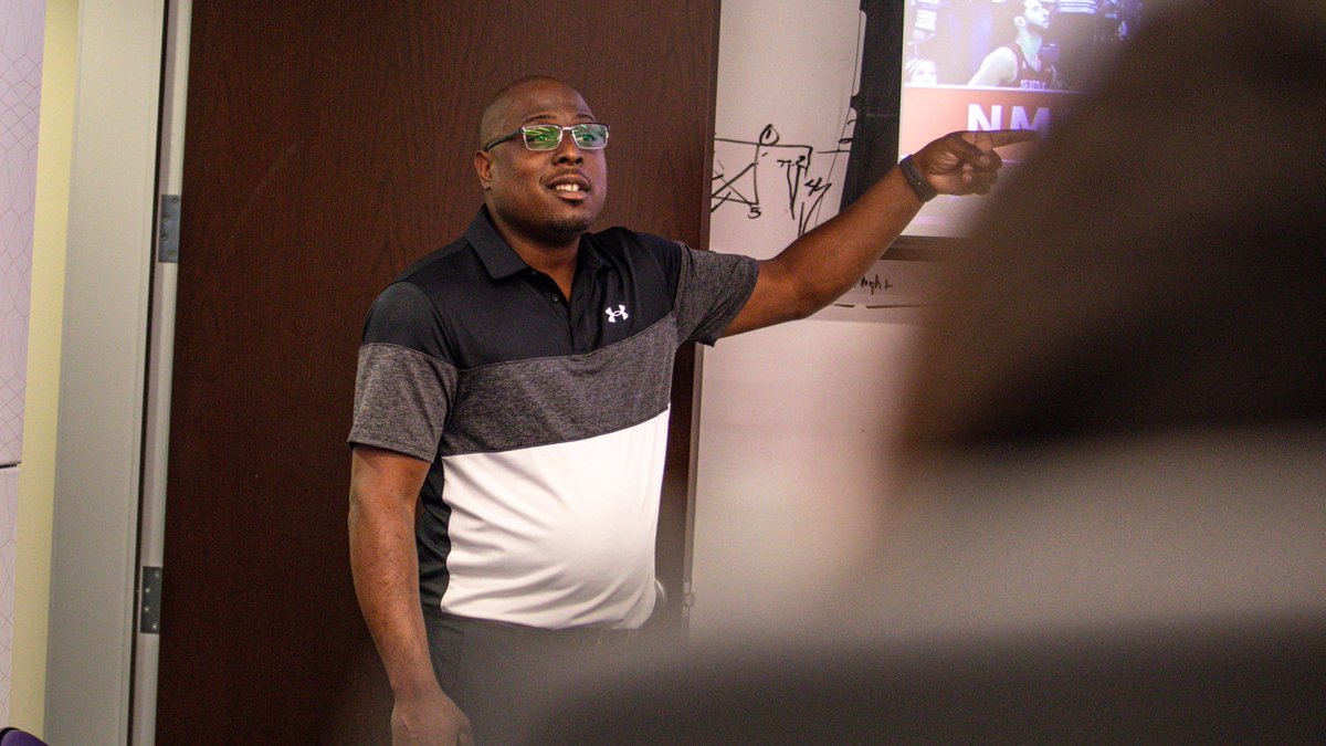TCUBasketball's tweet photo. We appreciate @DrJLawrence speaking to the team about Title IX education.

#GoFrogs https://t.co/jakNnGhJVl