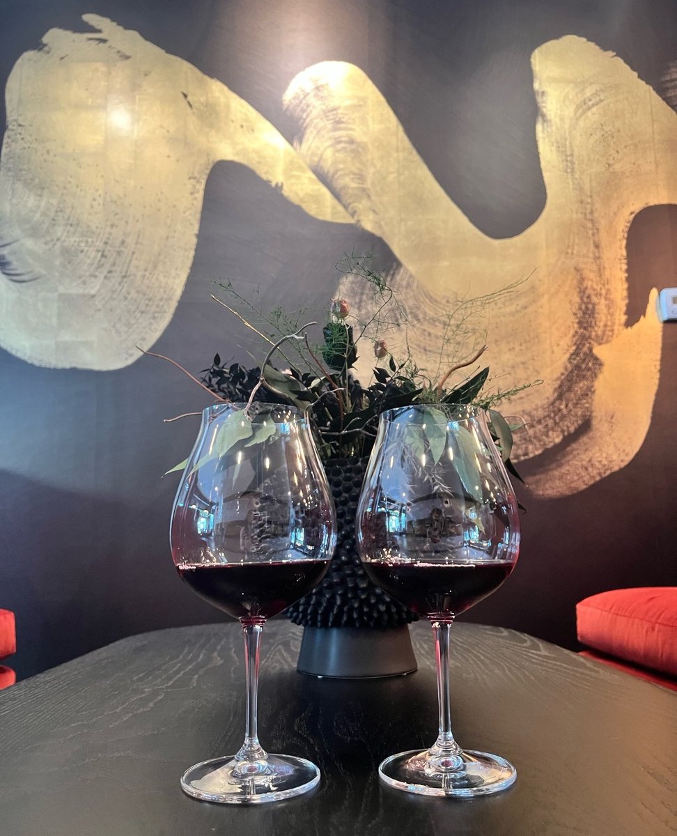 Have you had the chance to visit the newest Alpha Omega Collective tasting room in #Healdsburg?🤩 Visit the link in our bio to make a reservation! #downtownhealdsburg#visithealdsburg#alphaomegacollective#worldofterroir#winecountry#winelover