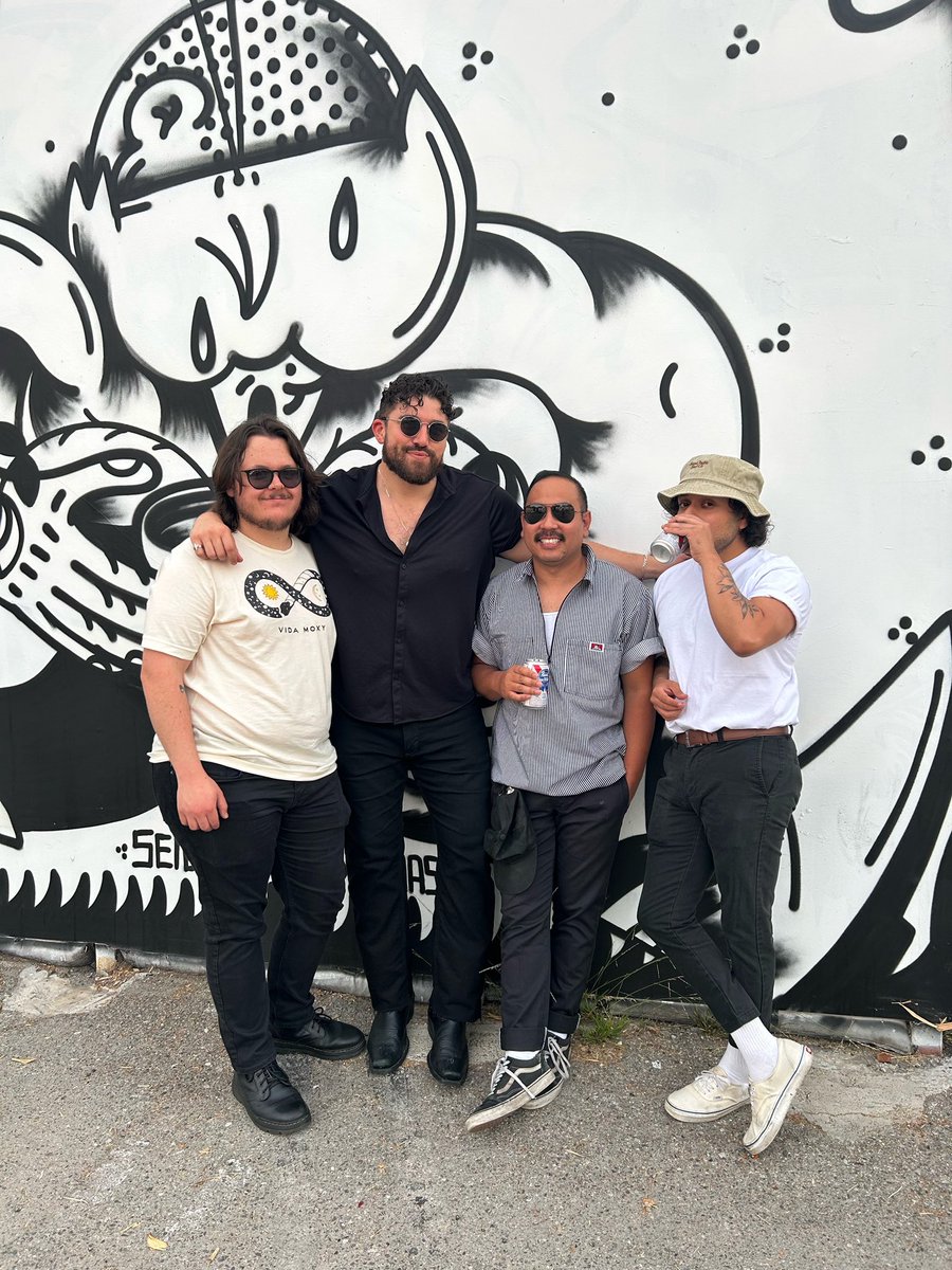 VidaMoxy's tweet photo. Another great show and weekend with our friends @sofarsoundsla ! We have 2 new songs brewing in the studio and we cannot wait to share them with you! Until then go listen to our debut EP and tell a friend! https://t.co/EnTakWSD6E